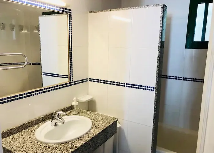 Florencia, With Pool & Wifi In Puerto del Carmen (Lanzarote)